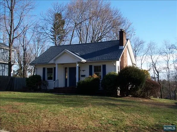 9 Hillcrest Ave, Montvale, NJ 07645