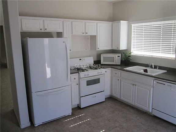 4th image of 910 Shady Charmer Ave