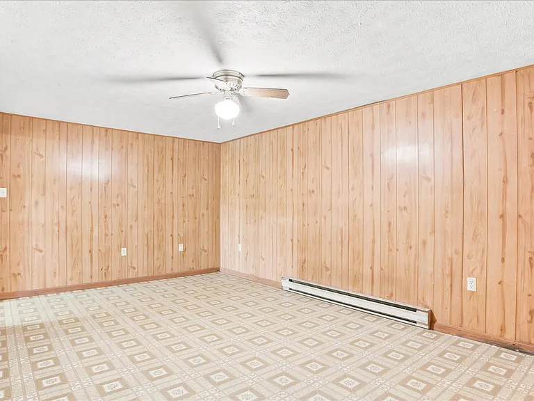 102 Linwood Ct — Photo 80