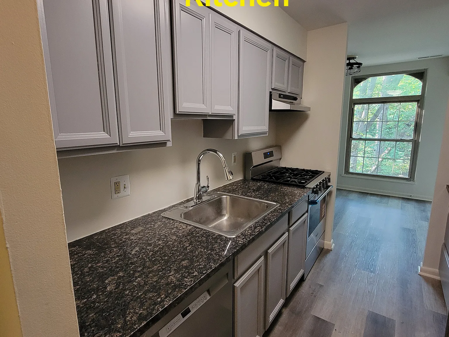 2 bed, 898 sqft, $2,200 — Photo 2