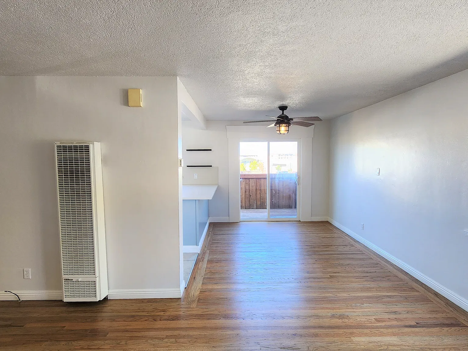 2 bed, 800 sqft, $3,295 — Photo 4