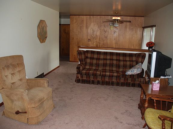 4th image of 1321 Park Dr