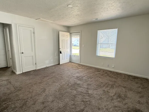 726 S Pinecrest Ave, Wichita, KS 67218