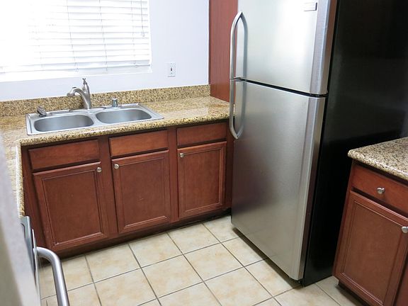 5th image of 524 E Lexington Ave E #14