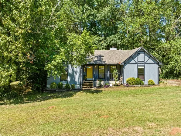 102 Ballard Ave, Opelika, AL 36804