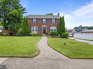 409 Colonial Park Dr, Springfield, PA 19064