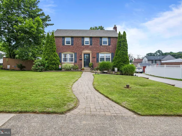 409 Colonial Park Dr, Springfield, PA 19064