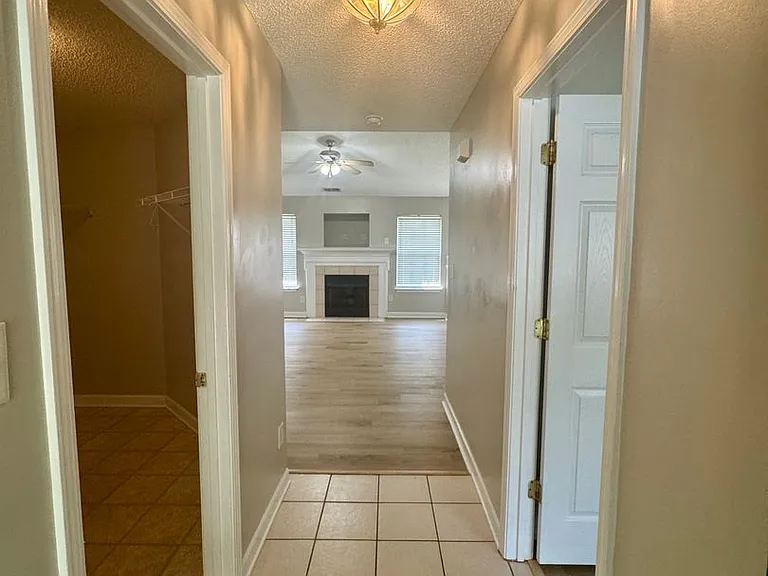 521 River View Dr — Photo 2