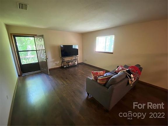 2nd image of 433 3rd Avenue Dr SE