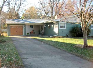 1563 Parkside Ct, Freeport, IL 61032
