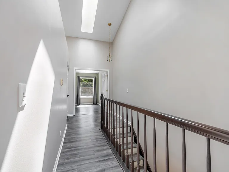 804 Spring Creek Ct — Photo 15