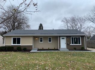 140 S Rosedale Ave, Aurora, IL 60506