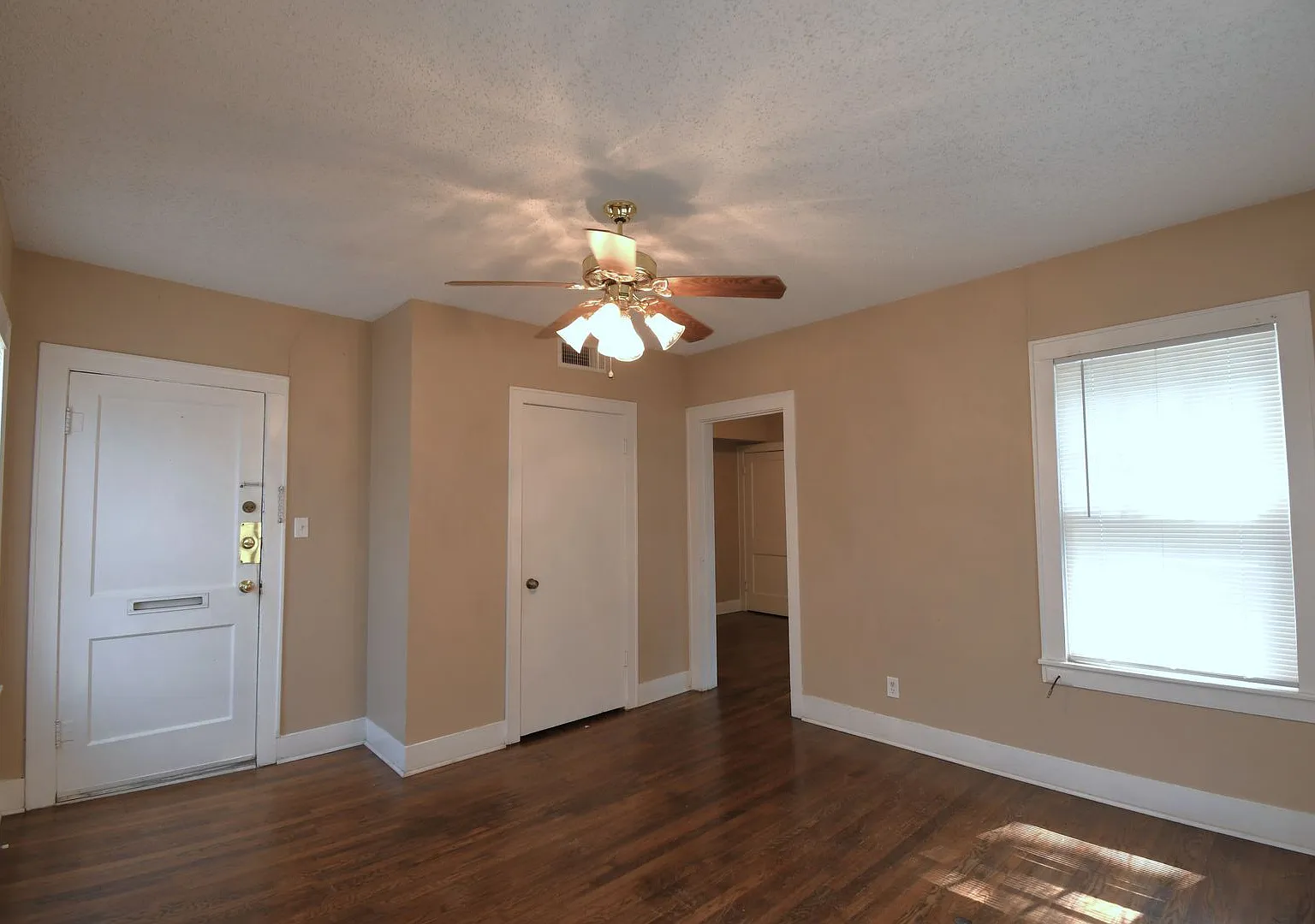 Charming 1 Bedroom, 1 Bath Apartment in Tyler! — Photo 3