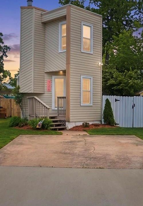 1st image of 726 Carolina Ave
