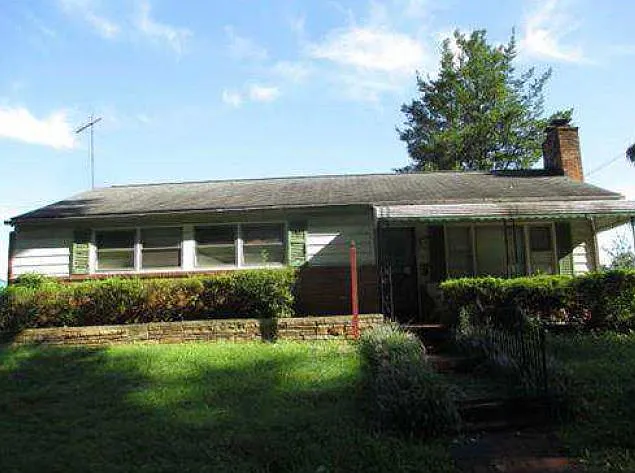 4208 Hillside Rd SE photo 1