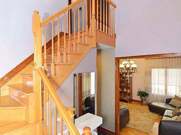 4th image of 24 Comfort Ct
