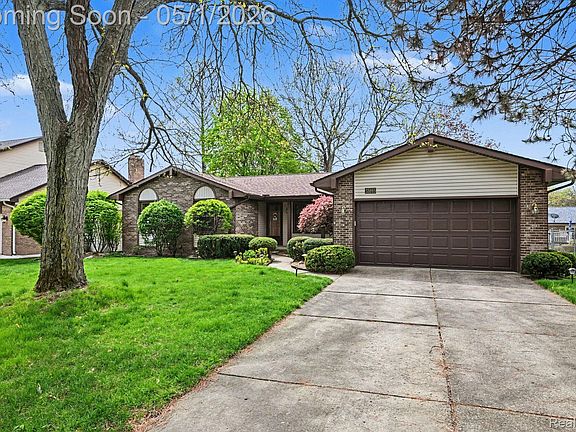 3rd image of 33593 Curtis Rd