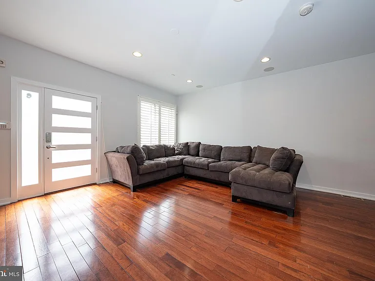 601 Poplar St — Photo 3