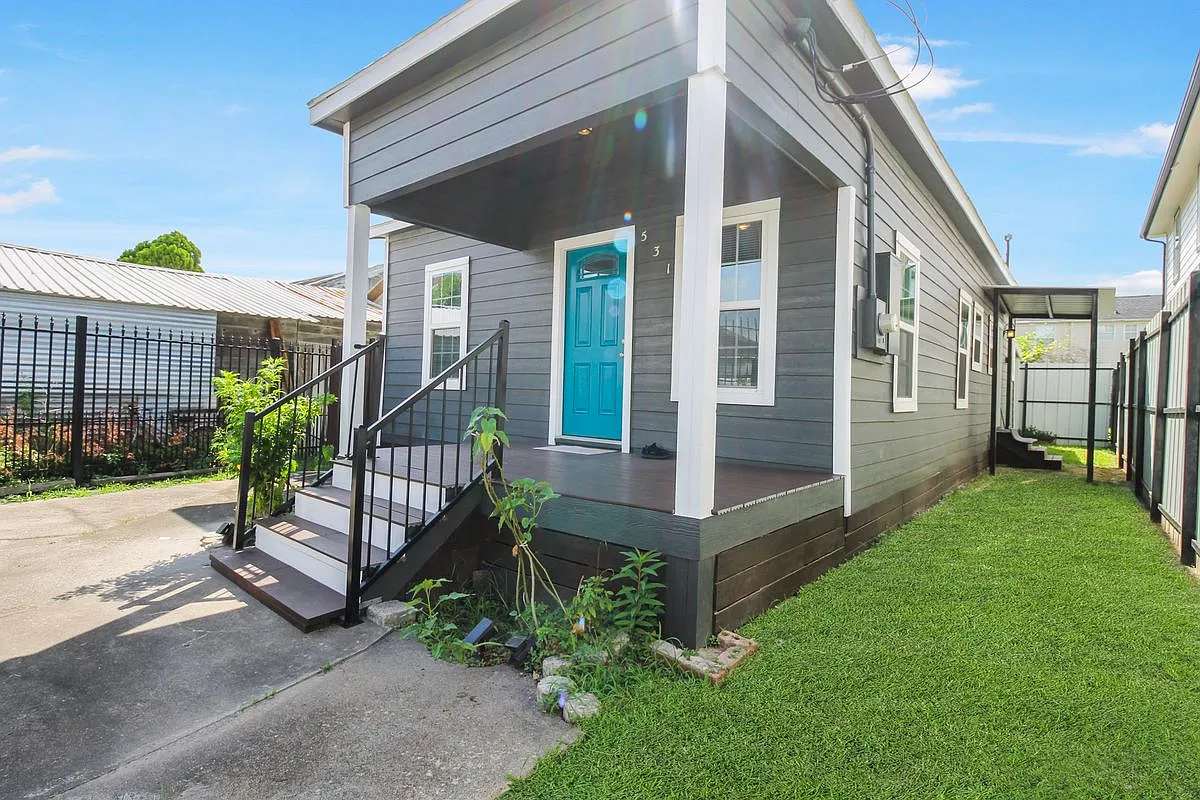 3 bed, 2.0 bath, 780 sqft, $1,800 — Photo 1