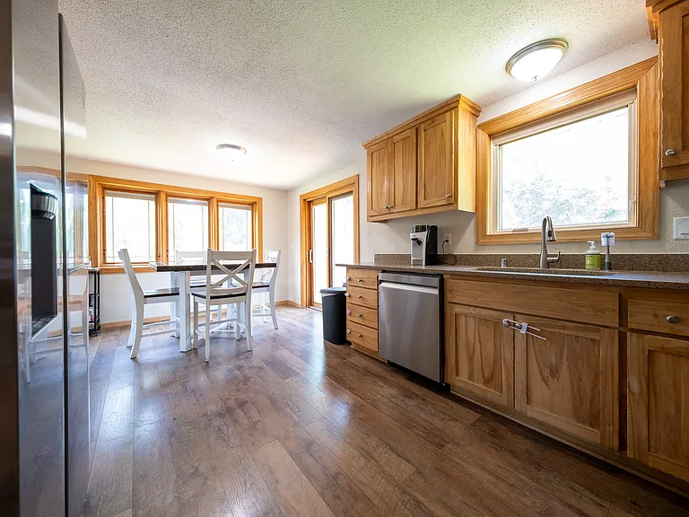 8618 Wildwood Ave — Photo 1
