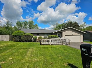 7742 Davis Rd S, North Syracuse, NY 13212