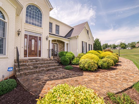 5th image of 1202 Boone Hill Dr