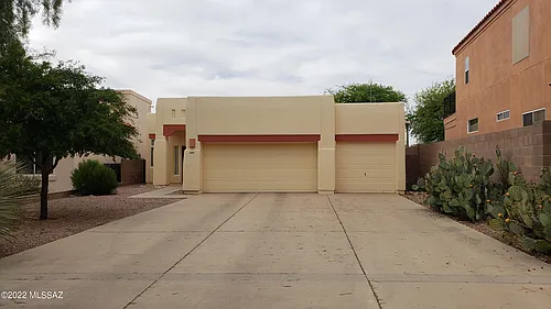 6525 N Shadow Bluff Dr Photo 1