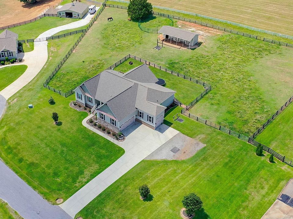 1st image of 14 Bolero Ln