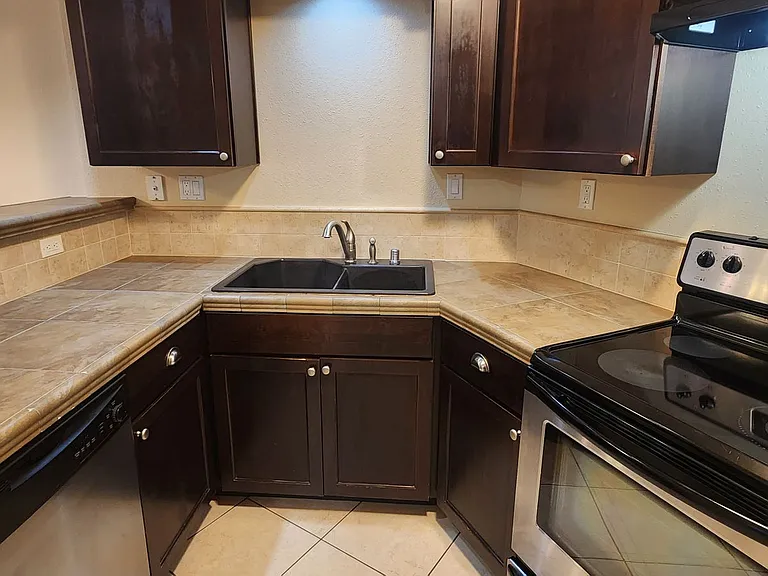 Westridge Apartments — Photo 9