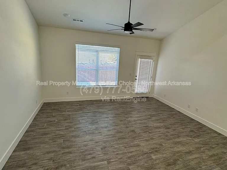 720 Sun Meadow Dr — Photo 3