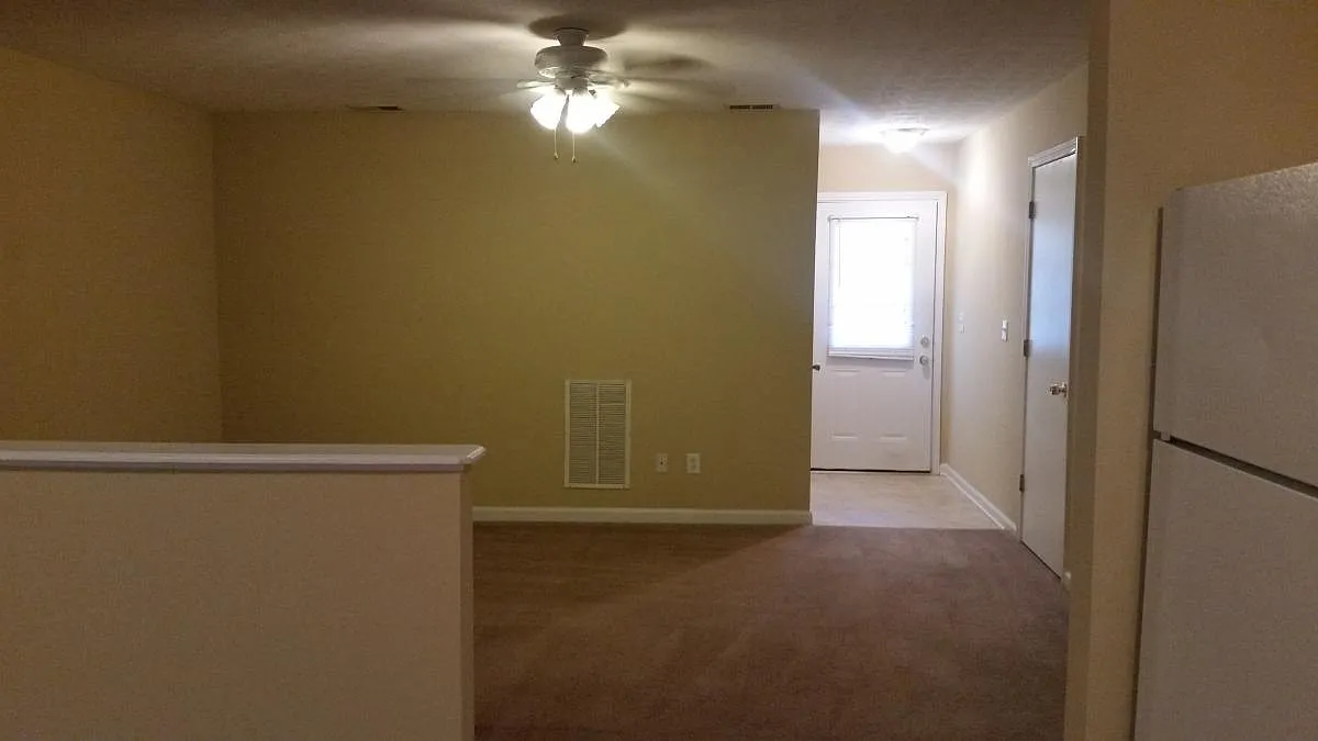 2 bed, 1000 sqft, $1,350 — Photo 4