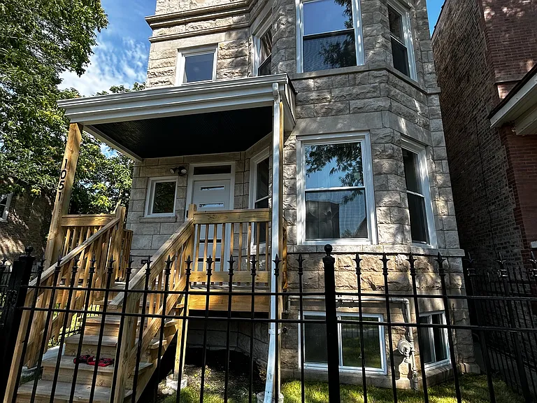 1051 N Lawndale Ave #2 — Photo 1
