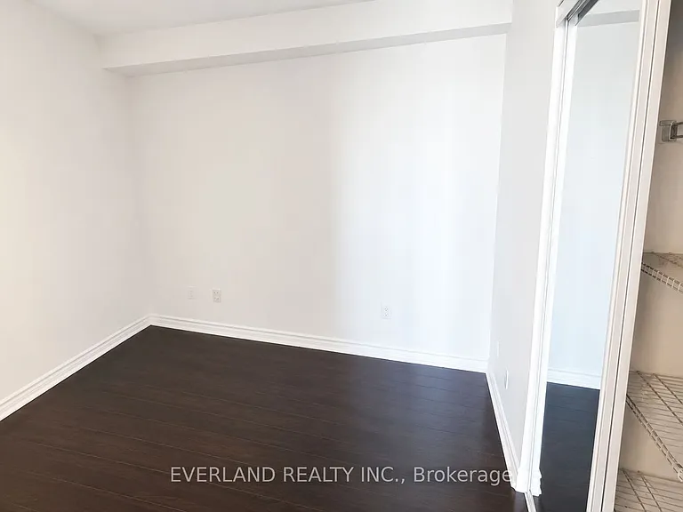 386 Yonge St #4204 — Photo 4