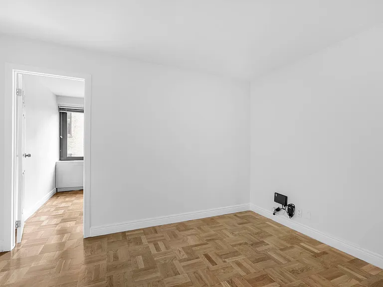 330 W 45th St #2L — Photo 5