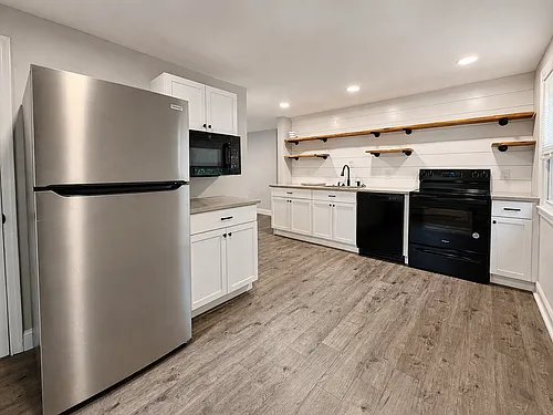 20 Woodlawn Ave #B Photo 1