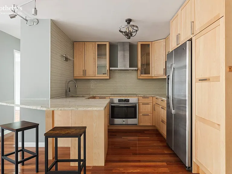 137 E 36th St #8H — Photo 4