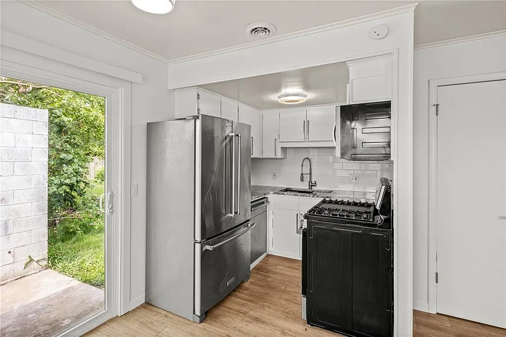 2 bed, 848 sqft, $1,295 — Photo 1