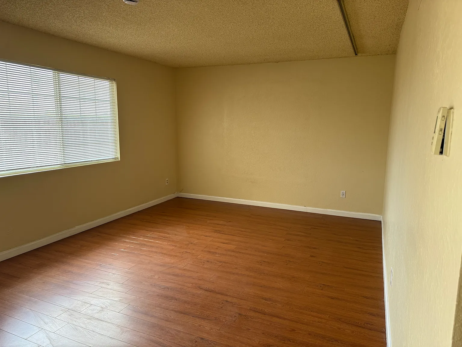 3 bed, 1275 sqft, $3,950 — Photo 3