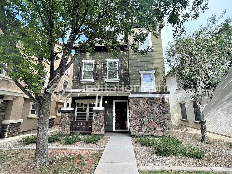 4069 E Windsor Dr — Photo 1