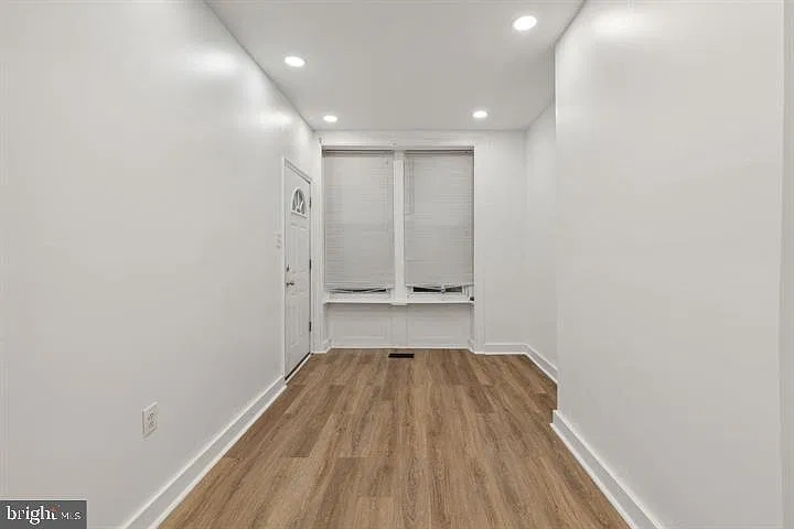 2 bed, 1.0 bath, 2289 sqft, $1,600 — Photo 3