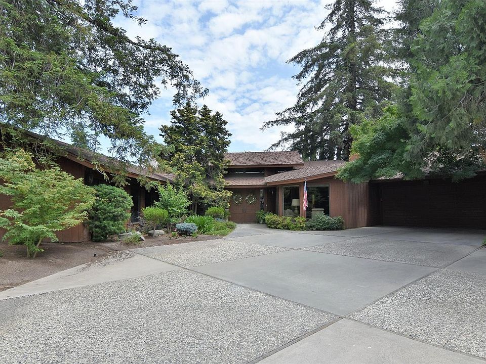 2nd image of 2240 Stephen Pl
