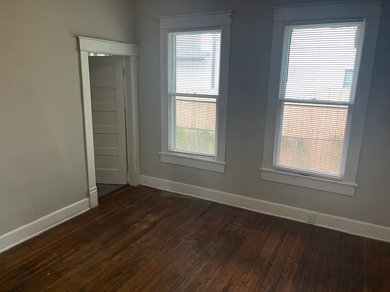 2801 N Chamberlain Ave — Photo 5