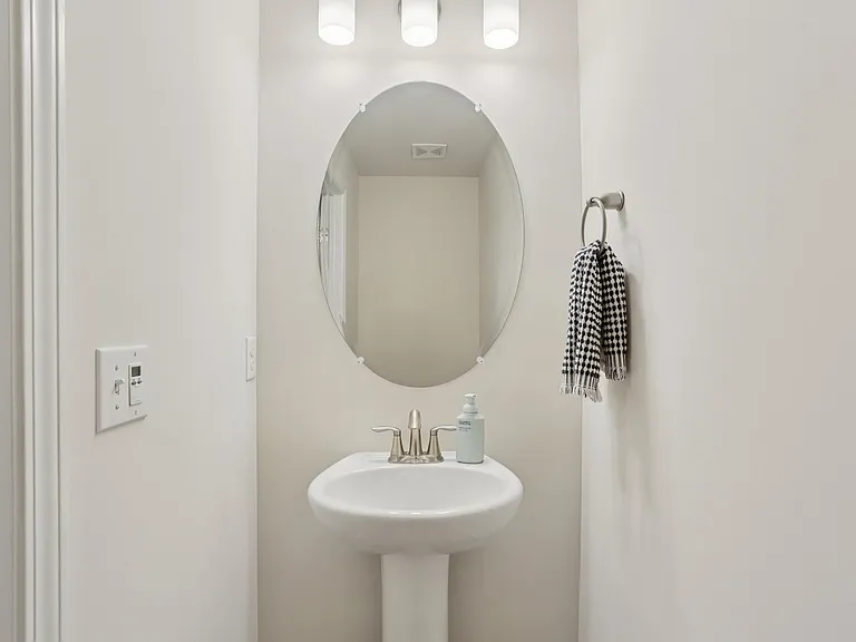 207 Mount Royal Ct — Photo 11