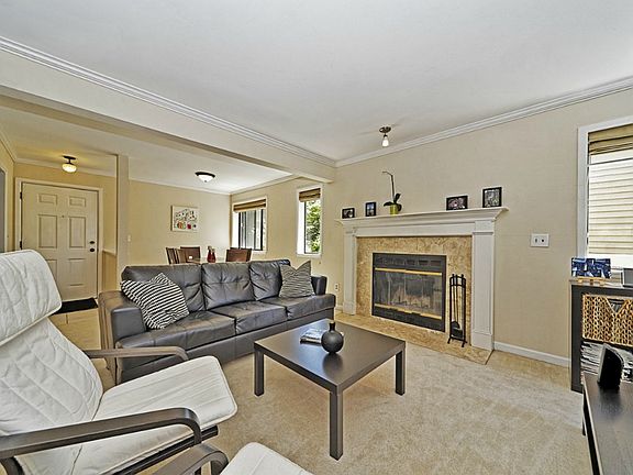 5th image of 412 10th St APT B201
