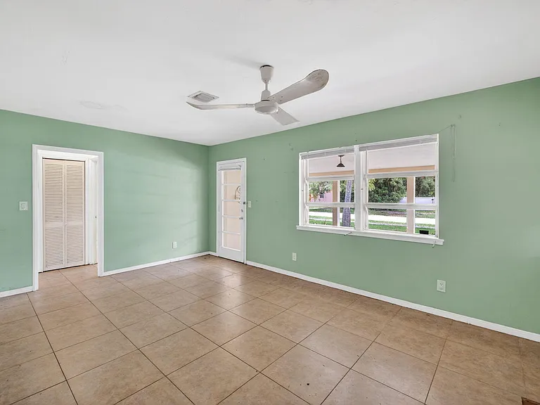 841 SW 18th Ct — Photo 18