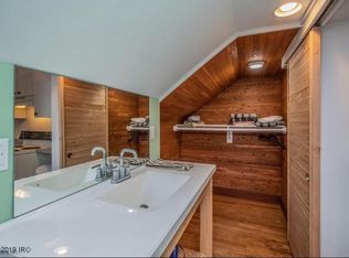 1026 37th St #B, Des Moines, IA 50311