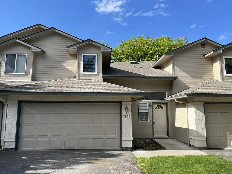 5933 N Cobbler Ln — Photo 1