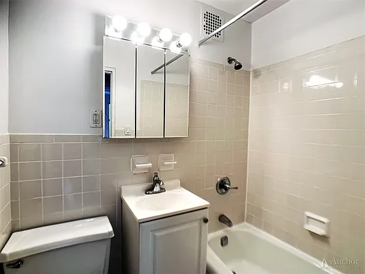 Rented by Anchor Associates | media 4