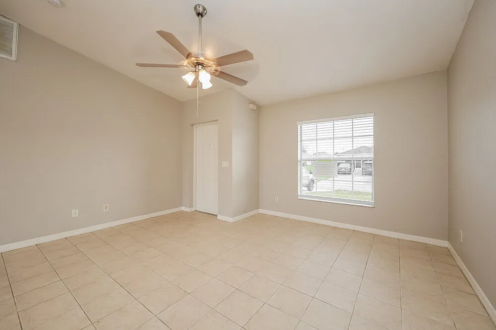 3 bed, 2.0 bath, 1097 sqft, $1,665 — Photo 4