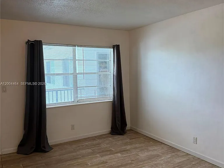 2415 Lincoln St #305 — Photo 30